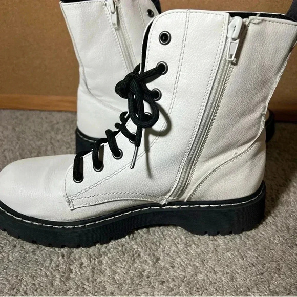 Sincerely Jules Harley white lace up boots with side zippers sz 8.5M - Picture 6 of 8